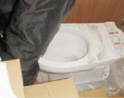 葉状・既存便器撤去・清掃、フランジ取付け